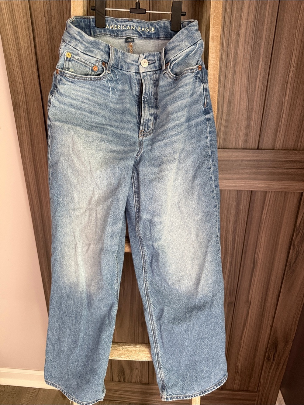 American Eagle Outfitters | Curvy high rise Light Wash Baggy Straight Leg Jeans